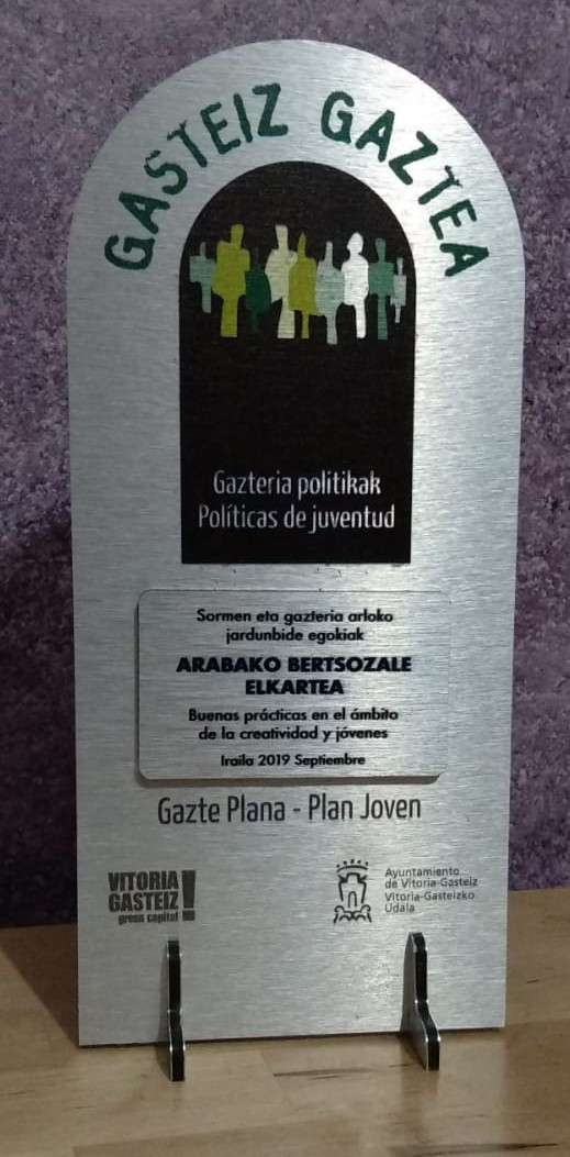 Gasteiz Gazte saria jaso du Arabako Bertsozale Elkarteak