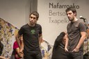 Ekain Alegre eta Xabat Illarregi, gai jartzaileari adi. (Josu Santesteban NBE)